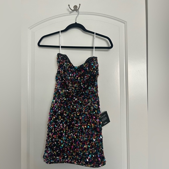 Lulu’s All that Dazzle Silver Multi Sequin Strapless Mini Dress size small NWT - Picture 2 of 15